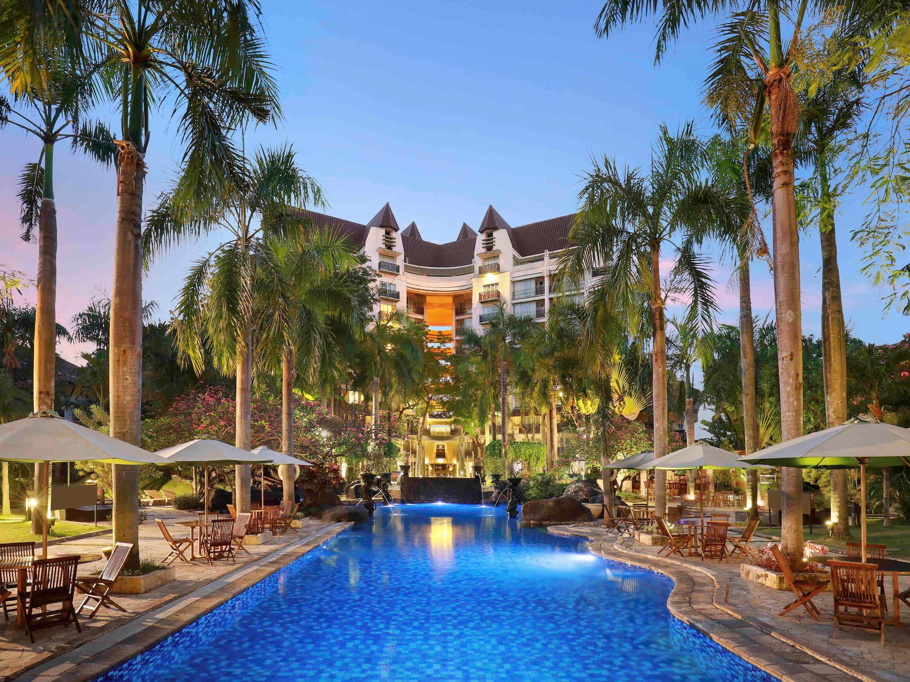 Grand Tropic Suites Hotel Surabaya Kültér fotó
