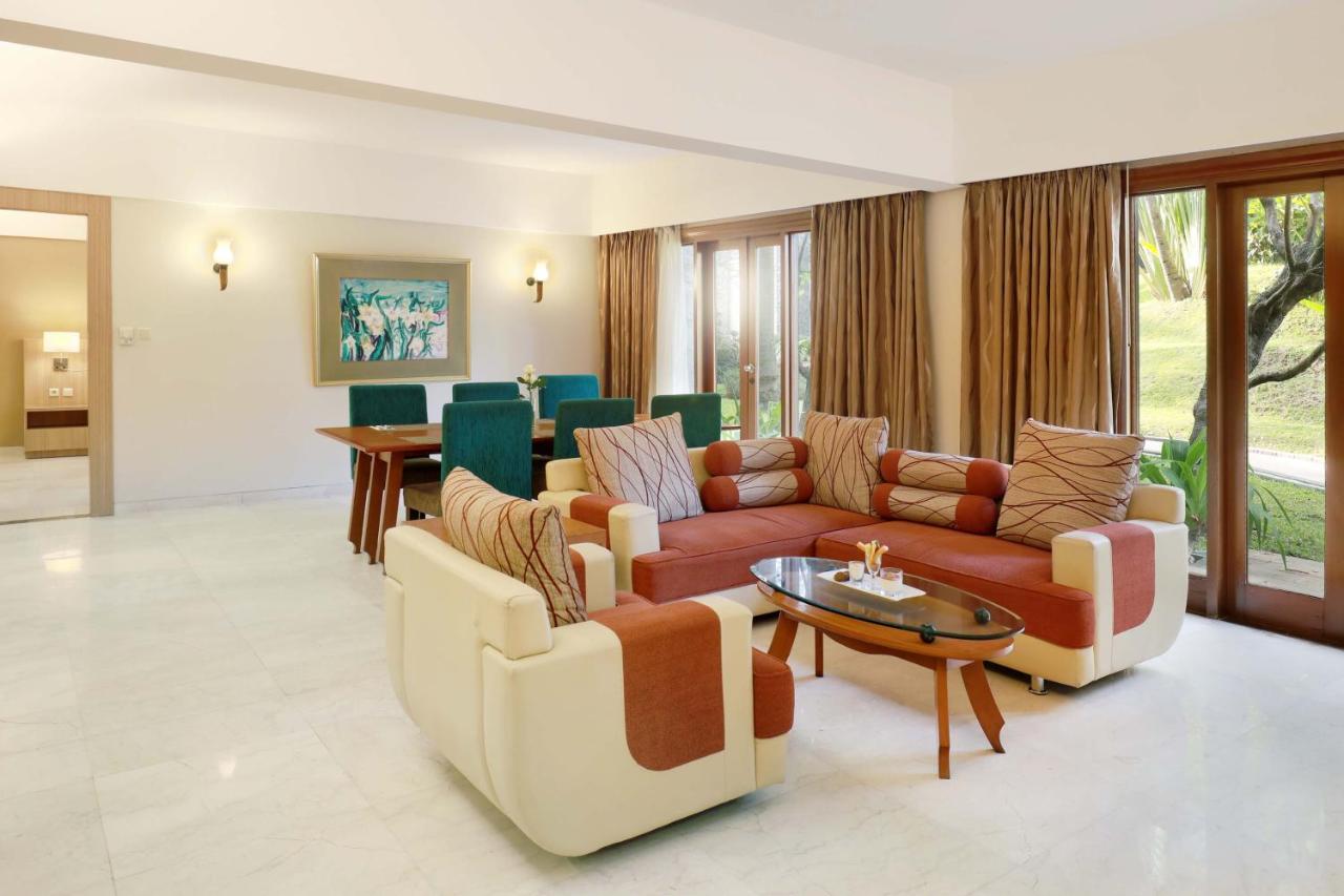 Grand Tropic Suites Hotel Surabaya Kültér fotó