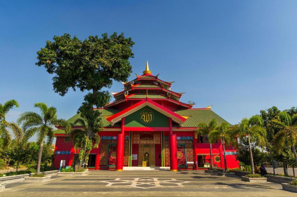 Grand Tropic Suites Hotel Surabaya Kültér fotó