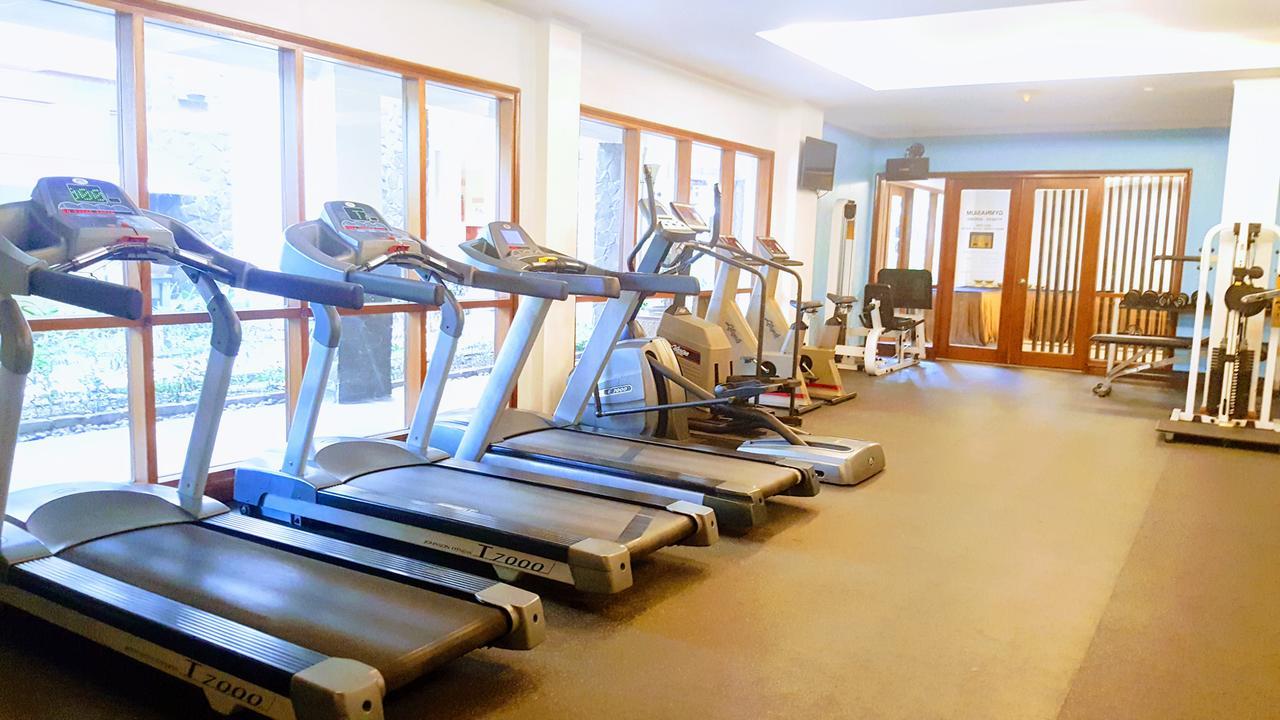 Grand Tropic Suites Hotel Surabaya Kültér fotó