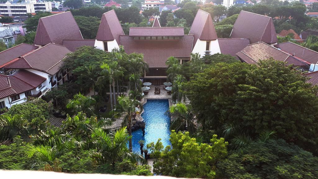 Grand Tropic Suites Hotel Surabaya Kültér fotó