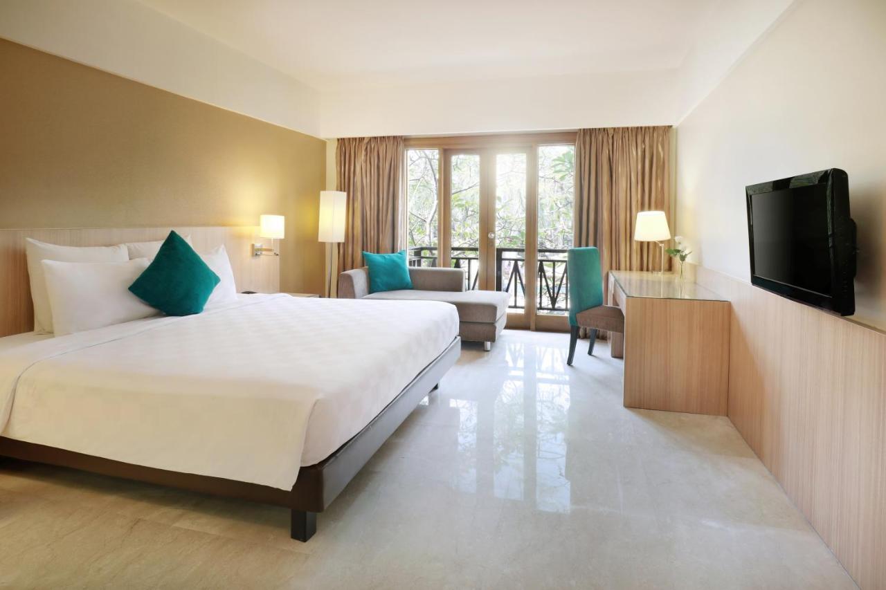Grand Tropic Suites Hotel Surabaya Kültér fotó