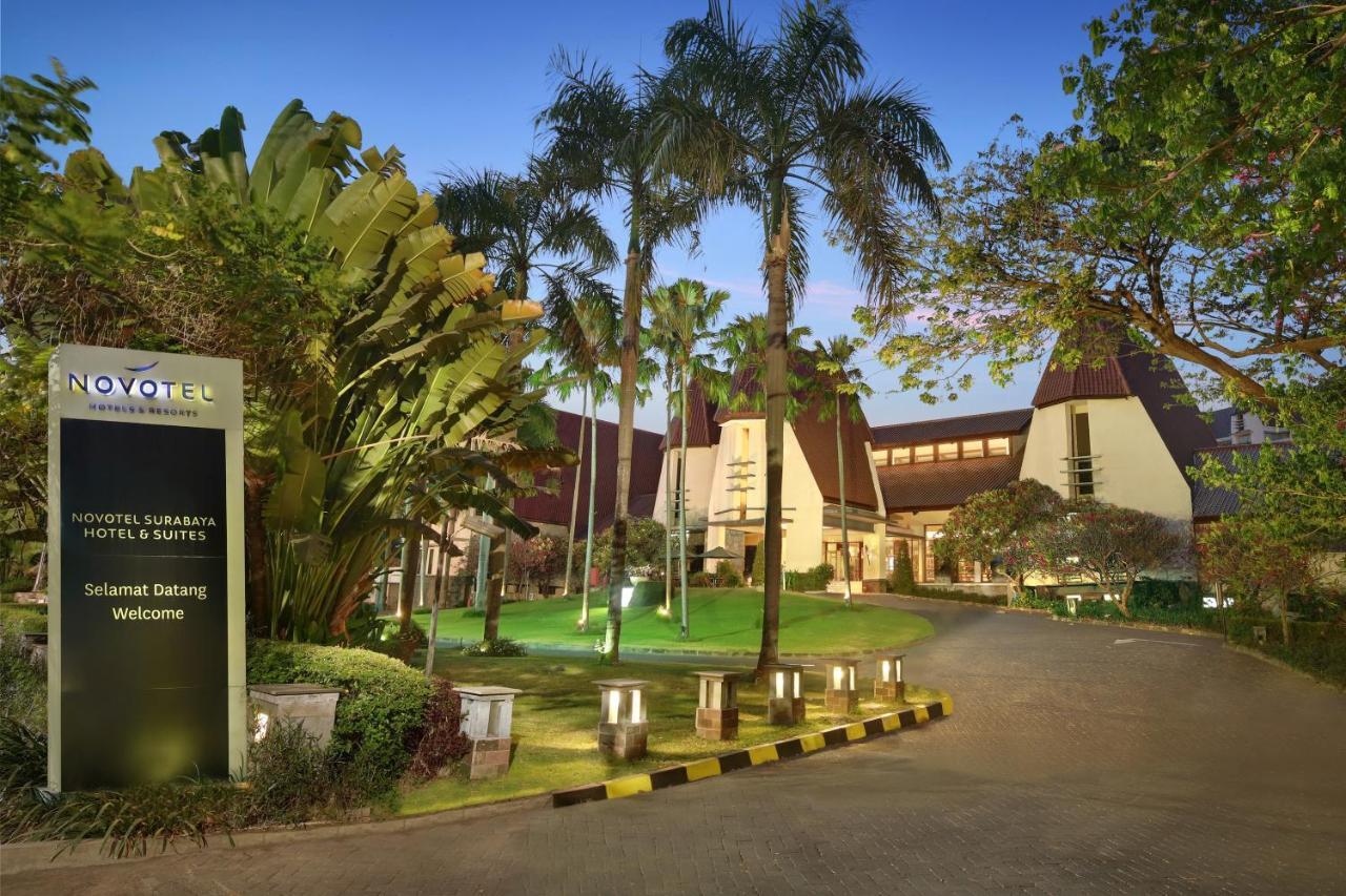 Grand Tropic Suites Hotel Surabaya Kültér fotó