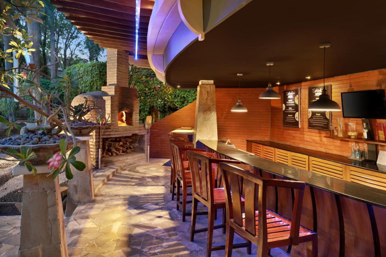 Grand Tropic Suites Hotel Surabaya Kültér fotó